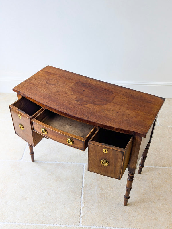 Antique Georgian Mahogany Bow-Front Side Table c.1800
