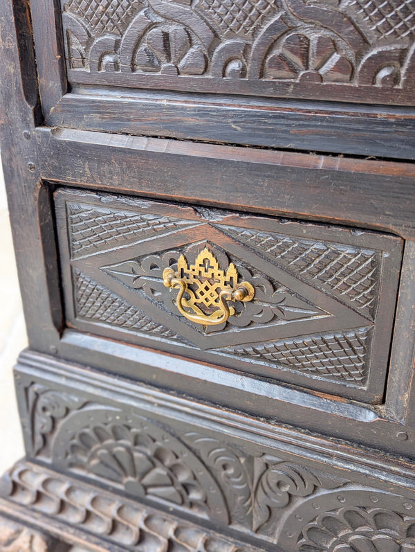 Antique Late 17th Century Carved Oak Mule Chest c.1680