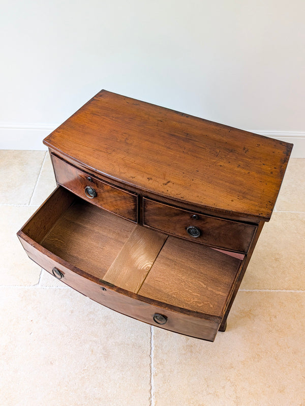 Antique Georgian Mahogany Bowfront Chest of Drawers c.1800