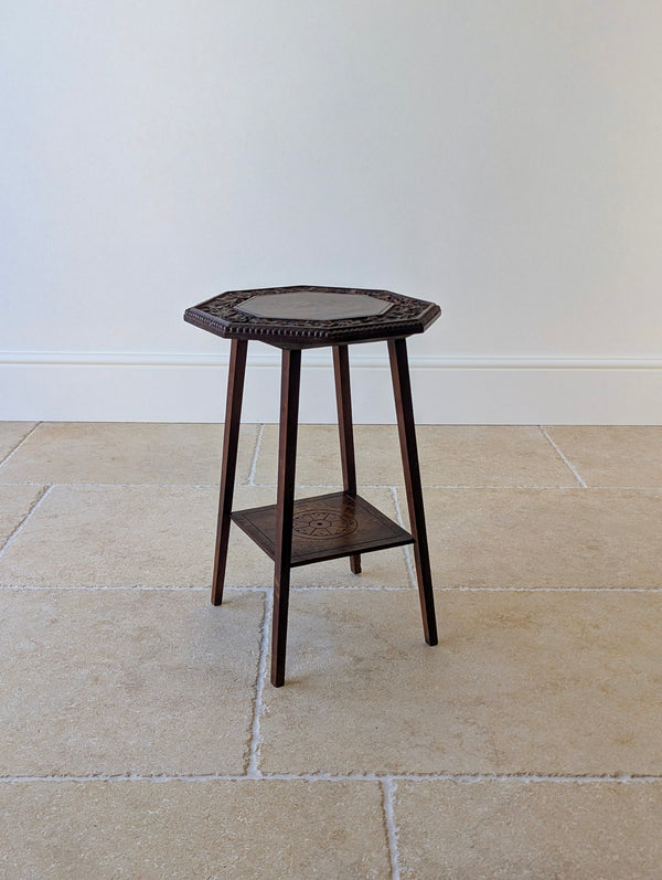Antique Late Victorian Arts and Crafts walnut octagonal occasional table featuring a hand-carved ivy border, bead-moulded rim, splayed legs, and rosette undertier.