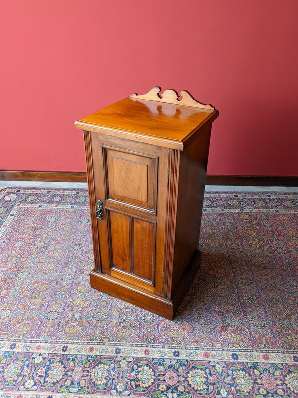 Antique Victorian Mahogany Pot Cupboard / Bedside Cabinet