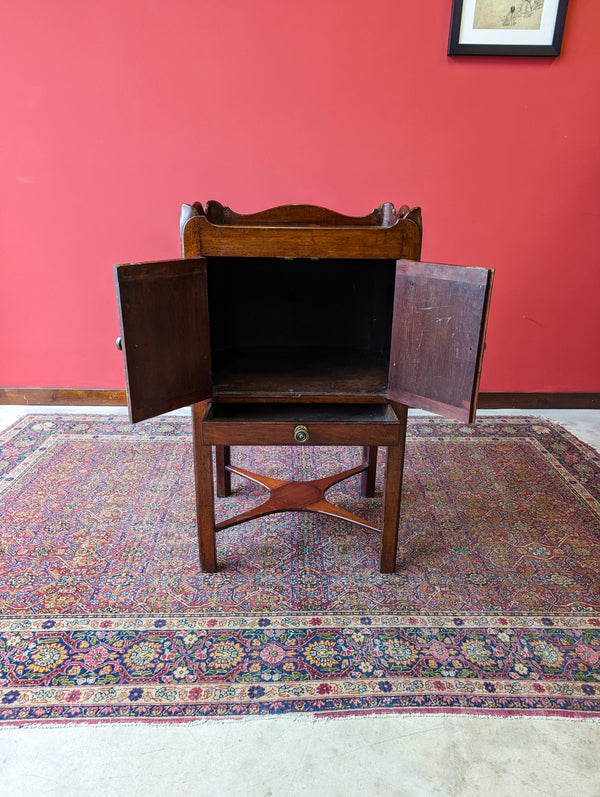 Antique Georgian Mahogany Bedside Cabinet / Table