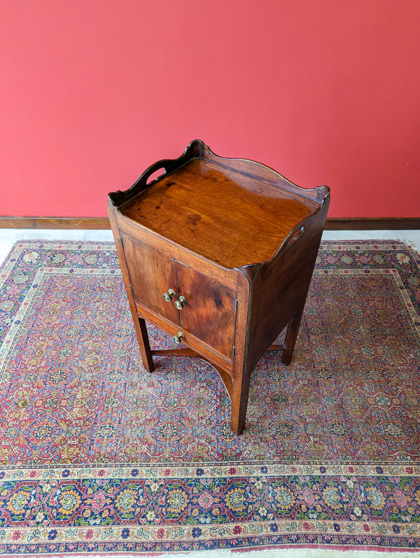 Antique Georgian Mahogany Bedside Cabinet / Table