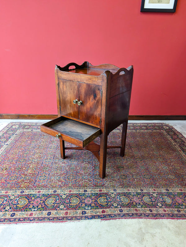 Antique Georgian Mahogany Bedside Cabinet / Table