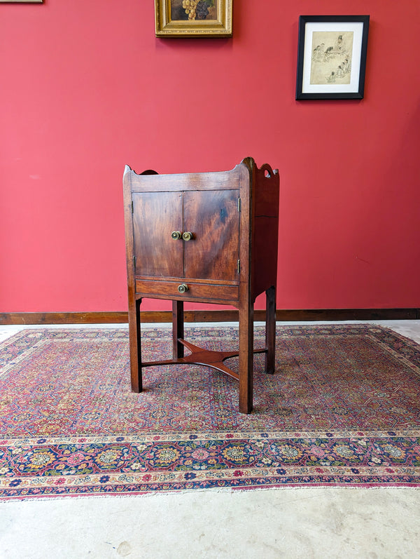 Antique Georgian Mahogany Bedside Cabinet / Table