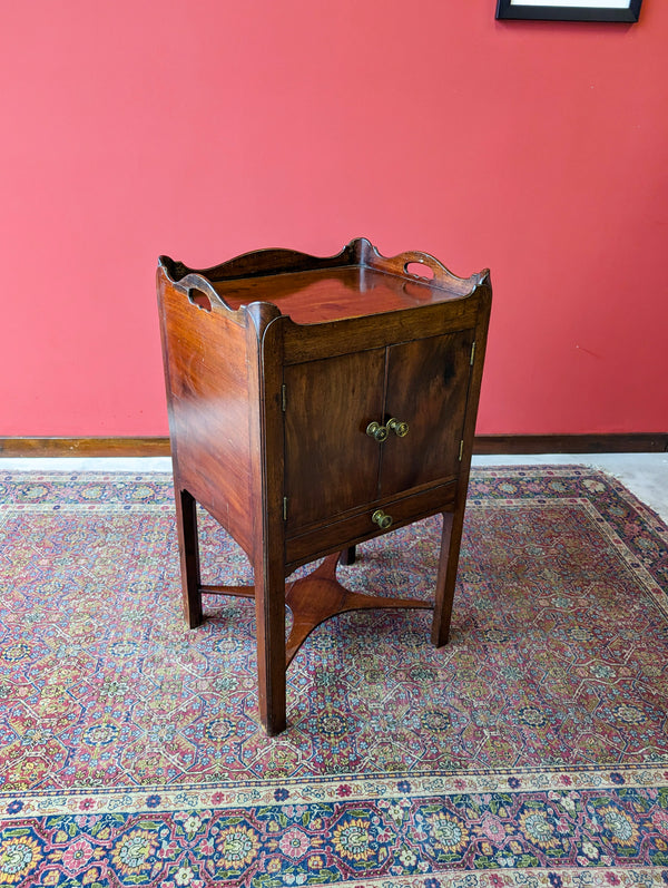 Antique Georgian Mahogany Bedside Cabinet / Table